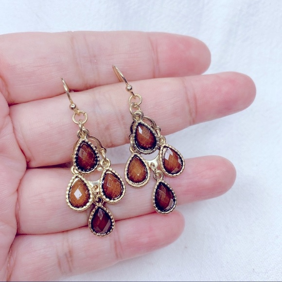 ❣️$25/3❣️ Golden Brown Resin Chandelier Earrings - Picture 5 of 8